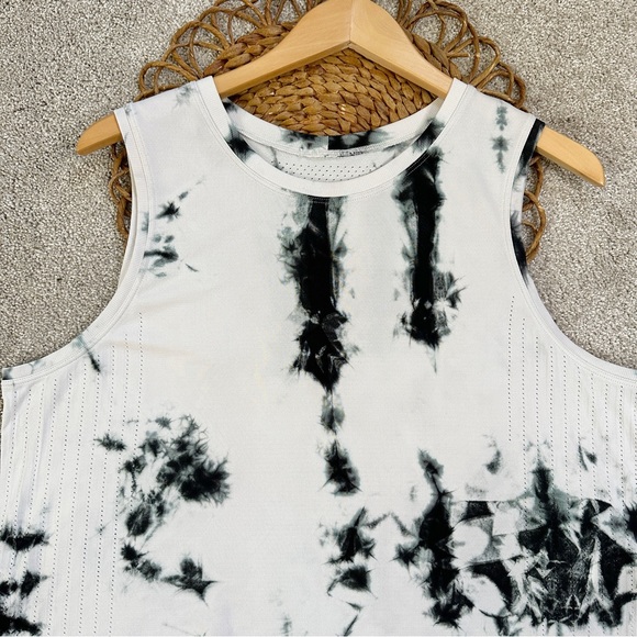 SOLD | Lululemon Train to Be Tank Top Shibori Mesh Deep Coal Size 10 - Picture 4 of 11